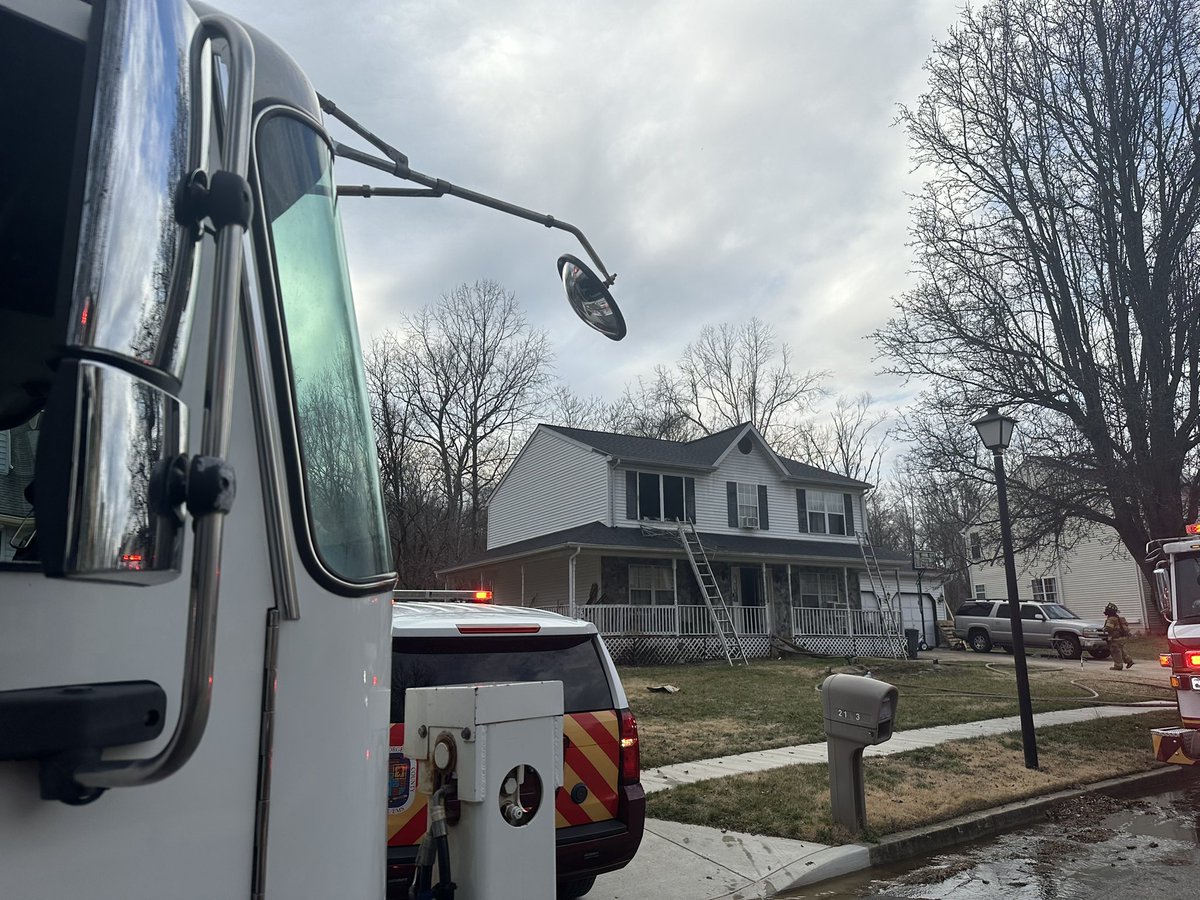 Kentland33's tweet photo. #Tower33 was alerted to the 2100blk of Robert Bowie Dr. for the reported house on fire. Engine Co. 46 arrived on the scene of a 2 story single-family dwelling with smoke showing. Tower 33 worked with Engine Co. 46 on the second floor, where units had a fire in the bedroom. https://t.co/kZtJkCxqbu
