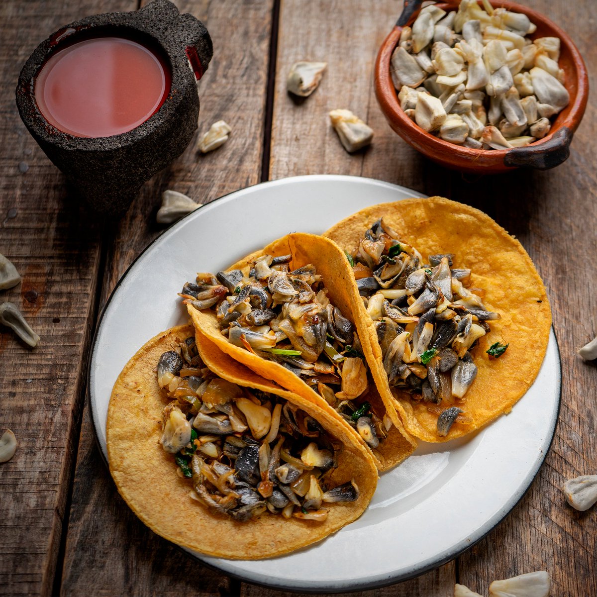 LBistrotMX's tweet photo. ¿Sabías que el huitlacoche es un hongo que crece en el maíz y que se consume como alimento en varios países de América Latina, especialmente en México?
.
.
.
.
.
#SomosLBistrot #Chef #Gastronomía #Cocina #TradiciónMexicana #cocinamexicana #cheffood #cocinasanayfeliz #chefmade https://t.co/GpDHSfsegc