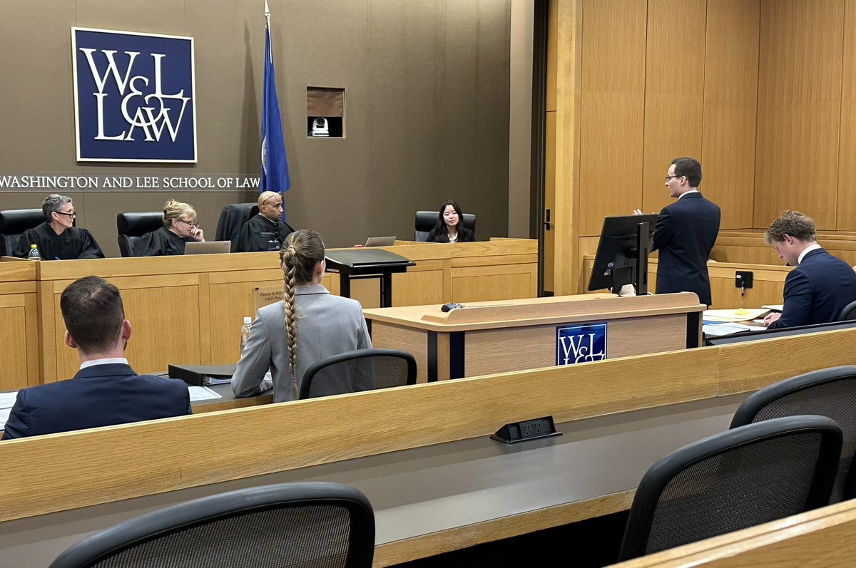 The Mock Trial Semifinals are happening now! A huge thank you to the awesome semifinal round judges: Dean @mdwilson_law, Professor Belmont, Professor Bonner, and Professor Mackie! #MockTrial #LawTwitter