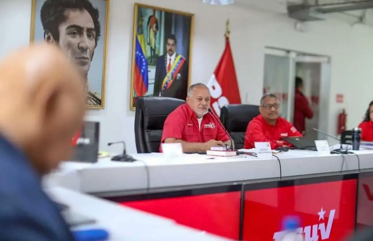 _LaAvanzadora's tweet photo. Reunión de la Dirección Nacional del @PartidoPSUV junto al 1er Vicepdte. @dcabellor, abordamos importantes temas de la agenda política, la organización y planificación para el cumplimiento de las orientaciones encomendadas por el Pdte. @NicolasMaduro. https://t.co/MpuIDv22MO