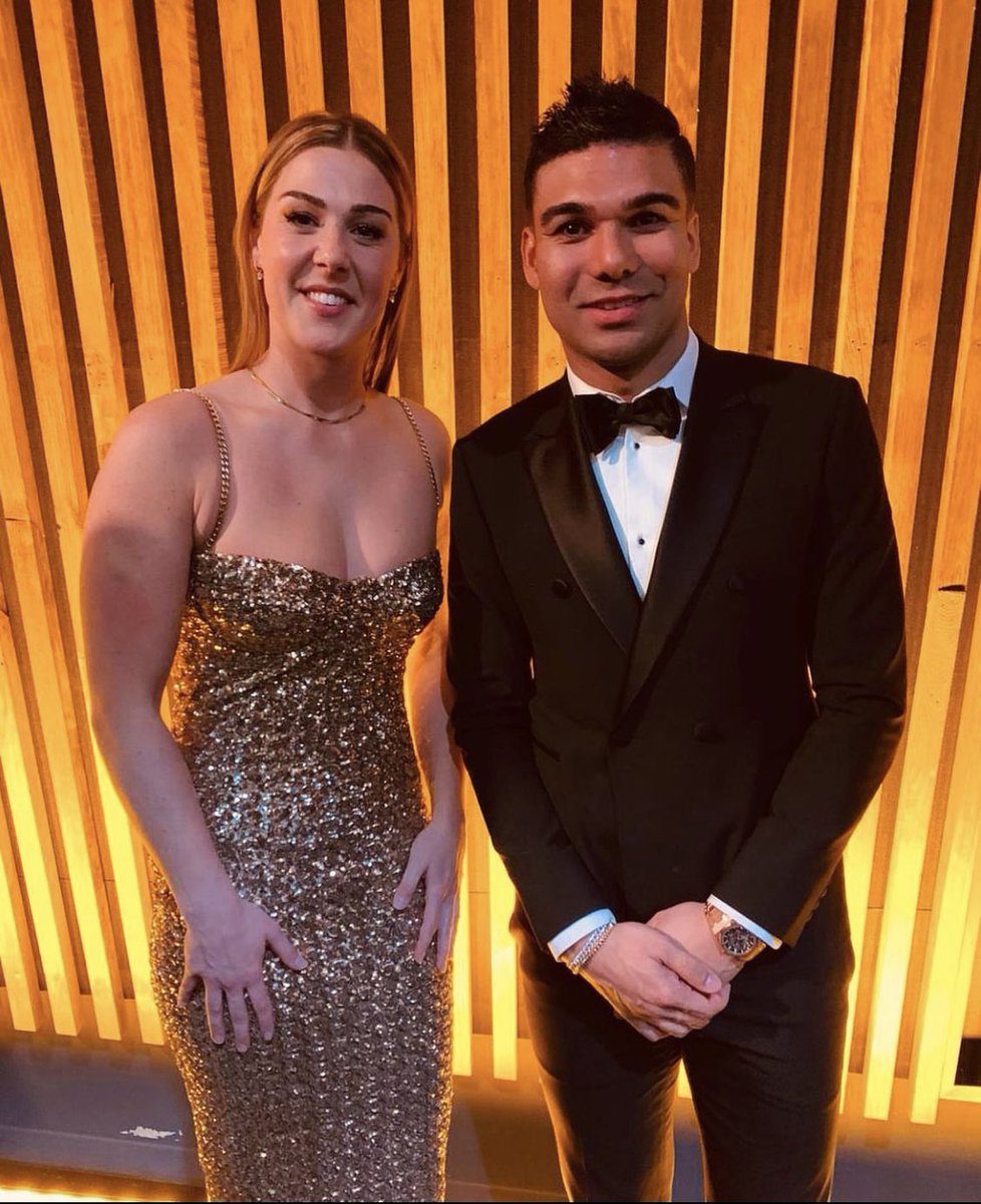 UtdDistrict's tweet photo. 🥁 Introducing: #mufc’s #TheBest winners 🙌

Mary Earps – Women’s Goalkeeper of the year 🧤

Casemiro – Featuring in the #WorldXI 🇧🇷 https://t.co/w9gDZP7i1Q