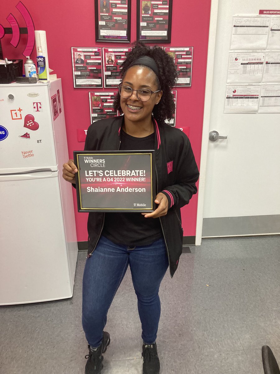 TrellMoneyTrail's tweet photo. Who got the juice? Shaianne got the 🧃! The Juice Factory’s very own celebrates another #WinnersCircle achievement for Q4! The smile = crawfish and AZ points too 🤣. Very proud of this one! #WinWithLynne #TripleThreat #TheJuiceFactory @BDerbigny16 @mrsclynn @yes_i_cantu https://t.co/LPgxolVyge