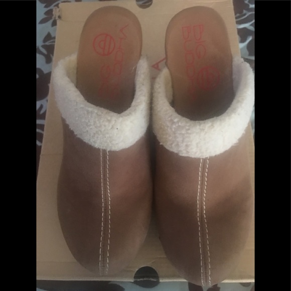 Amanda____F's tweet photo. So good I had to share! Check out all the items I'm loving on @Poshmarkapp #poshmark #fashion #style #shopmycloset #fox #bigbuddha: https://t.co/cMuEYCjJmO https://t.co/lfVubuNpuJ