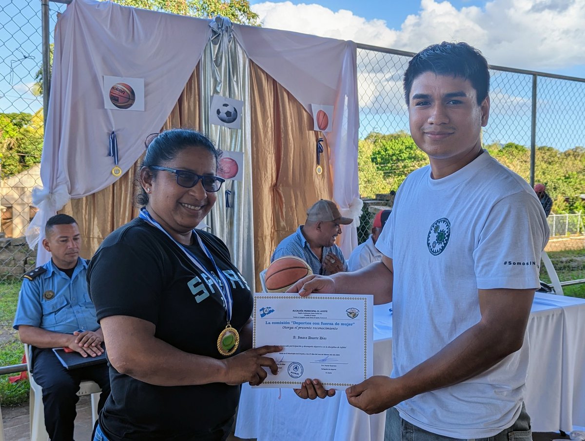 RDElayote's tweet photo. #NicaraguaÚnicaOriginal || Gobierno Municipal hace entrega de reconocimiento a mujeres destacadas en el deporte de nuestro Municipio #ElAyote en diferentes disciplinas. 
#2023JuntosVamosAdelante 
#ElAyote 
#JS19J https://t.co/KQI7dSZmX4