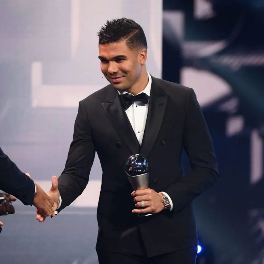 10Ronaldinho's tweet photo. Parabéns Leo melhor do mundo... craque!!!
Muito feliz também pelo @casemiro, linda temporada meu parceiro 👏🏾👏🏾 https://t.co/L5cfbQC09J