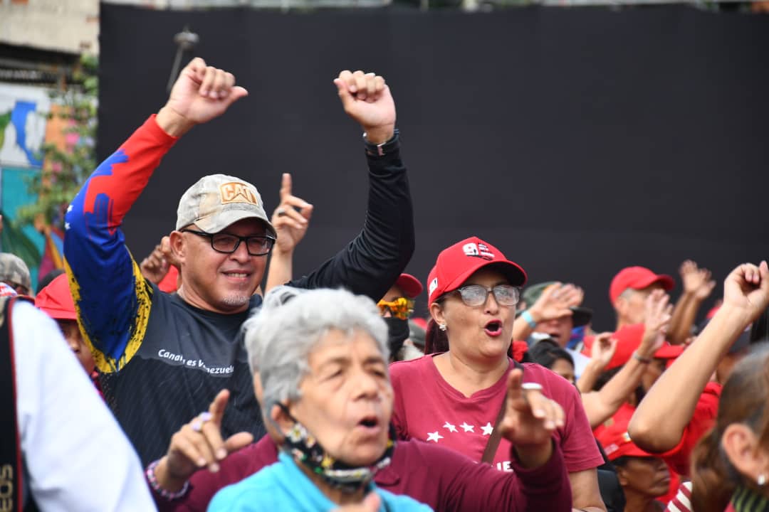Asistimos a la Plaza Hugo Chávez en el Cuartel San Carlos en #Caracas, conmemoramos los 34 años de la rebelión popular del 27 de febrero de 1989 junto al pueblo, la vicepresidenta <a href="/delcyrodriguezv/">Delcy Rodríguez</a> y nuestro primer vicepresidente del <a href="/PartidoPSUV/">PSUV</a>, <a href="/dcabellor/">Diosdado Cabello R</a>.