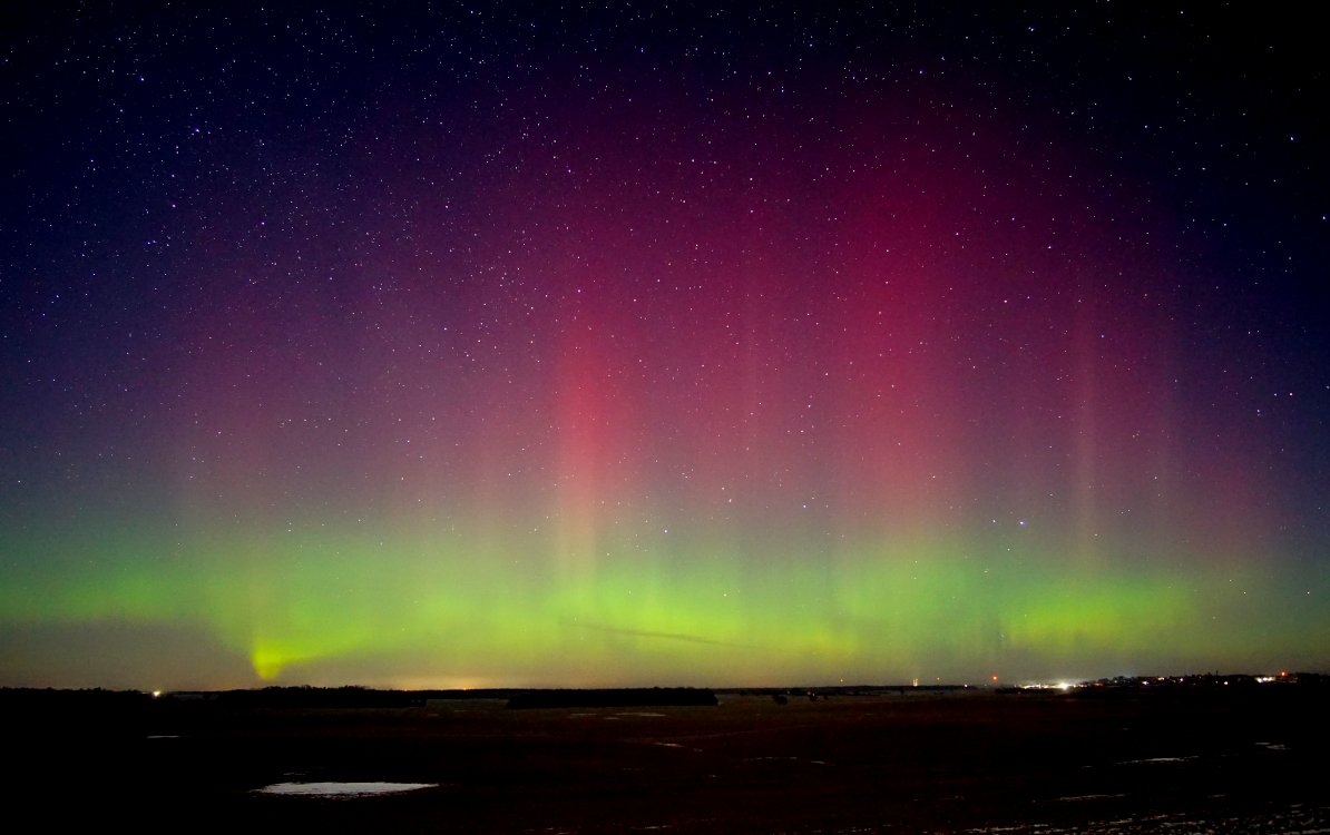 Milda_J's tweet photo. #NorthernLights tonight at 55° North latitude https://t.co/DjFOu8kFI9