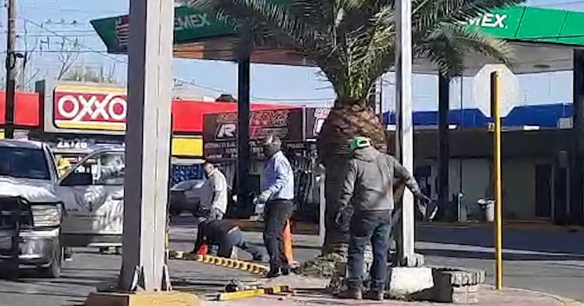 Radio_Zocalo's tweet image. Municipio realiza obras de ingeniería vial en Román Cepeda y Avenida Carranza
bit.ly/3Y899I3
#PiedrasNegras #IngenieríaVial #ObrasViales #Boyas