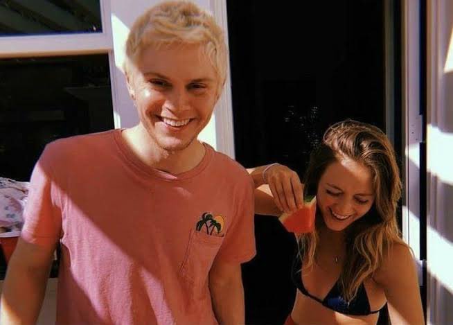 *   .     　 ˚  
 　　 ✧ ·　·　　 . 　　　
 　  　　 　　  　　　　　 ✹ 
  ·  *  　  ˚ 　 ✺ 　
　　　　　 　 .  . 　　  ✫ 
　 　　  　 · +   .