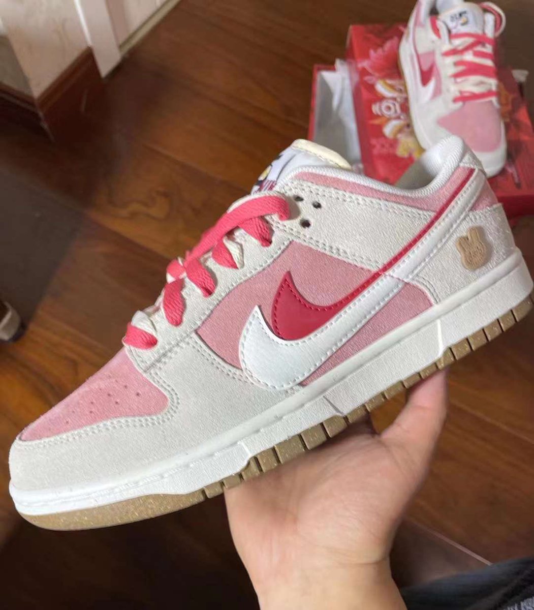 JustFreshKicks's tweet photo. In Hand Look at the Nike Dunk Low "Year Of The Rabbit" 🐰 https://t.co/XkUeIF1q5a https://t.co/gT7JywwU7u