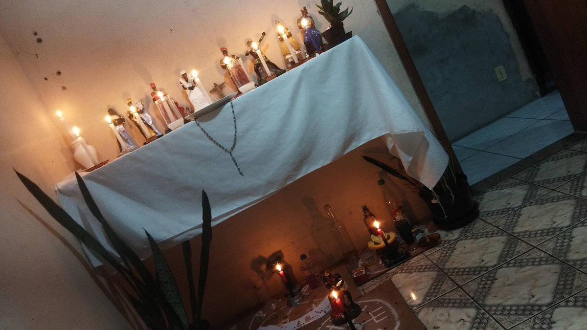 Romariobsouza's tweet photo. Axé!🙏🕯️ Que nossa semana seja repleta de luz, proteção e caminhos!
#umbanda
#fé https://t.co/cDBLGpzgAX