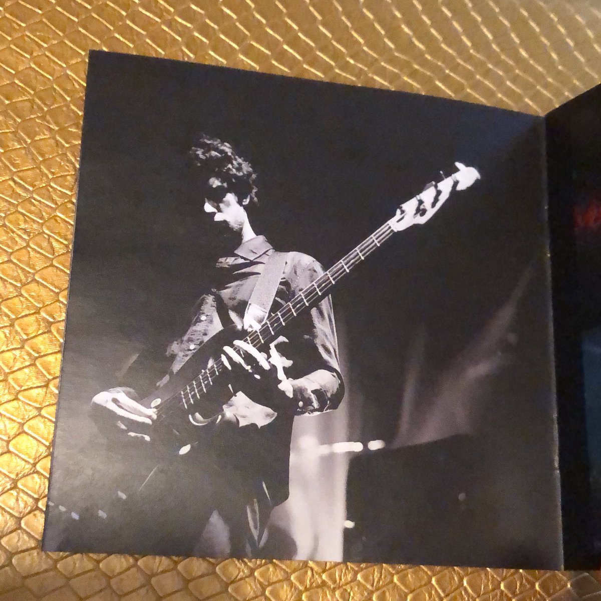 a_separate_jeff's tweet photo. 🚨 COLDPLAYER GIVEAW4Y 🚨 

Coldplay Live 2003 DVD/CD

I found it today! 

Used (but great condition). Booklet is amazing too.

I’ll ship it anywhere 🌍 

just like or rt :)
Winner announced Mar. 1 @ 12:00 GMT-07 https://t.co/0Ckc8fkIJJ