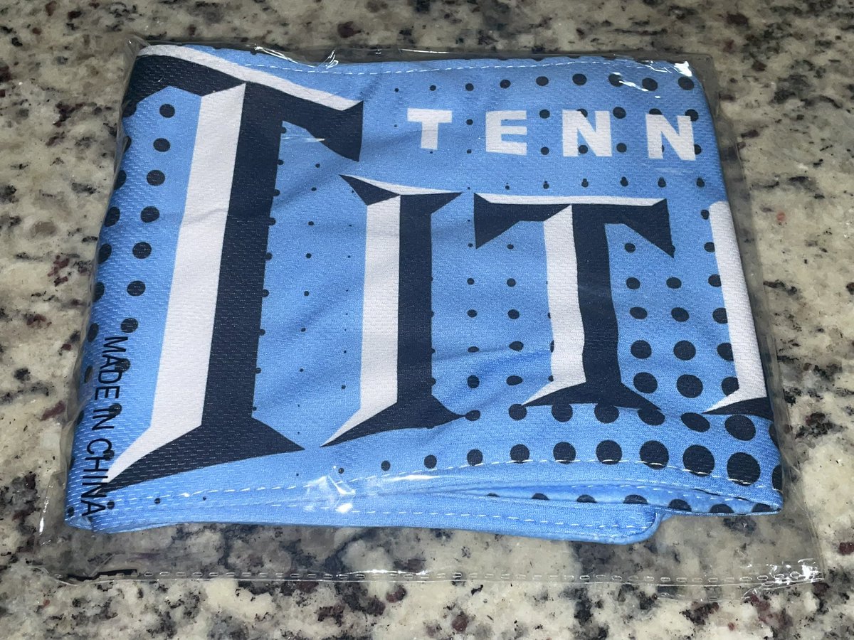 TheRealPres10's tweet photo. 🚨🚨#TITANS GIVEAWAY🚨🚨

Giving away a Steve McNair headliners bobble head, rookie card and Titans flag.

Retweet for a chance to win. Winner can follow but must be a Titans fan. Winner to be drawn Thursday.

(Never opened the flag so no clue what it looks like). 

Good luck 🍀 https://t.co/D556g1VGAT