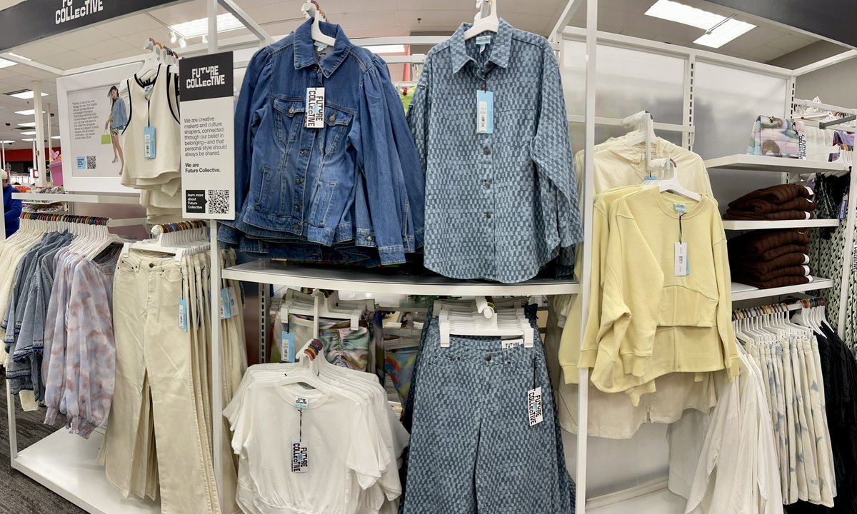 MaySandlin11's tweet photo. Future Collective refresh✨💚✨💛 #target #visualmerchandiser #futurecollective #gabriellajohnson @Alyssa_D_Miller @emily69716809 https://t.co/xFlusRCkVs
