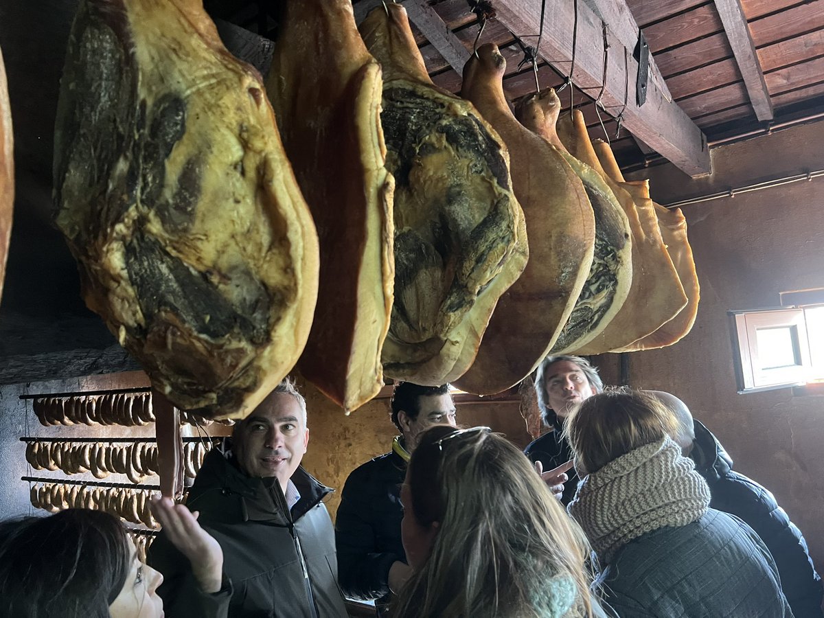 valsipam's tweet photo. 🇫🇷 #MeilleursMoments:
Atelier transnational 🚩SIPAM do #Barroso 
Expériences touristiques liées, en découvrant le parc naturel de #Boticas, la gastronomie locale, les paysages parsemés de pâturages fréquentés par le bétail Barrosa et le futur centre #SIPAM 
#agriculturalheritage https://t.co/rPpAgHRZBe