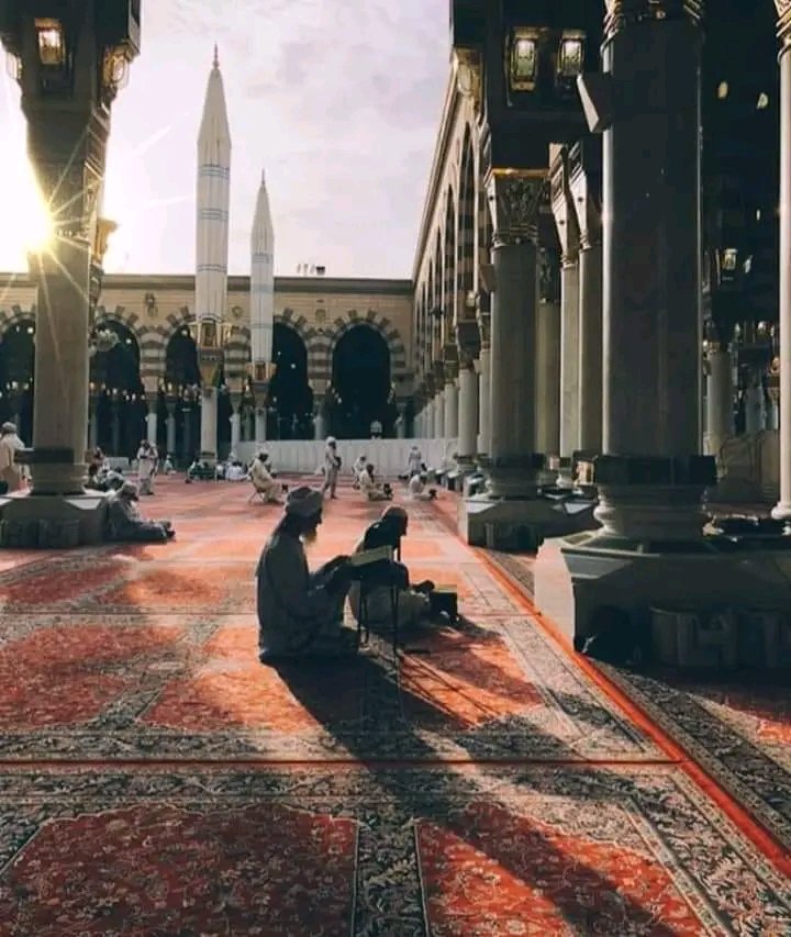 كمآ تعلقت ب شخص تعلقا اذاقك الله مر التعليق ل تعلم أن الله يغار على قلب . تعليق بغيره فيصدك عن ذالك ل يردك اليه ❣يارب لا تعلق قلوبنا الا بك 🤲🤍