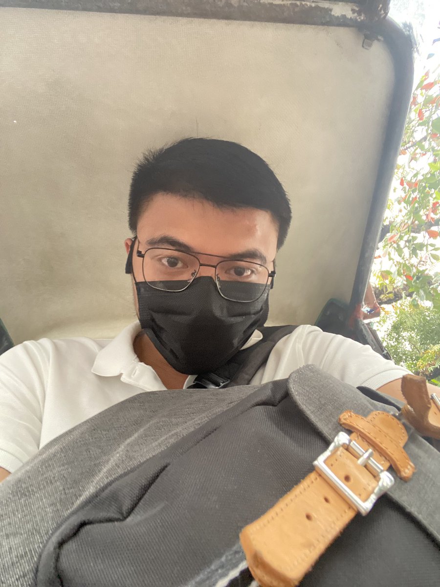 _ikelourenze's tweet photo. Ganito na pala ka liit ang mga trike. Di na po ako kasya. Huhuhaha. #teamCommute for today https://t.co/uYwtzPqxfu