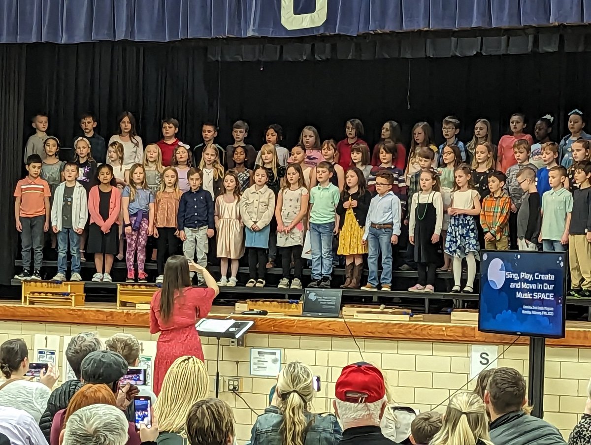 OVPrincipalKCS's tweet photo. Oakview's 2nd grade students having fun at our Informance. Showing parents and community how we "Sing, Play, Create and Move on our Music Space." @KetteringSchls @KettMus https://t.co/xwSGXzgrWV
