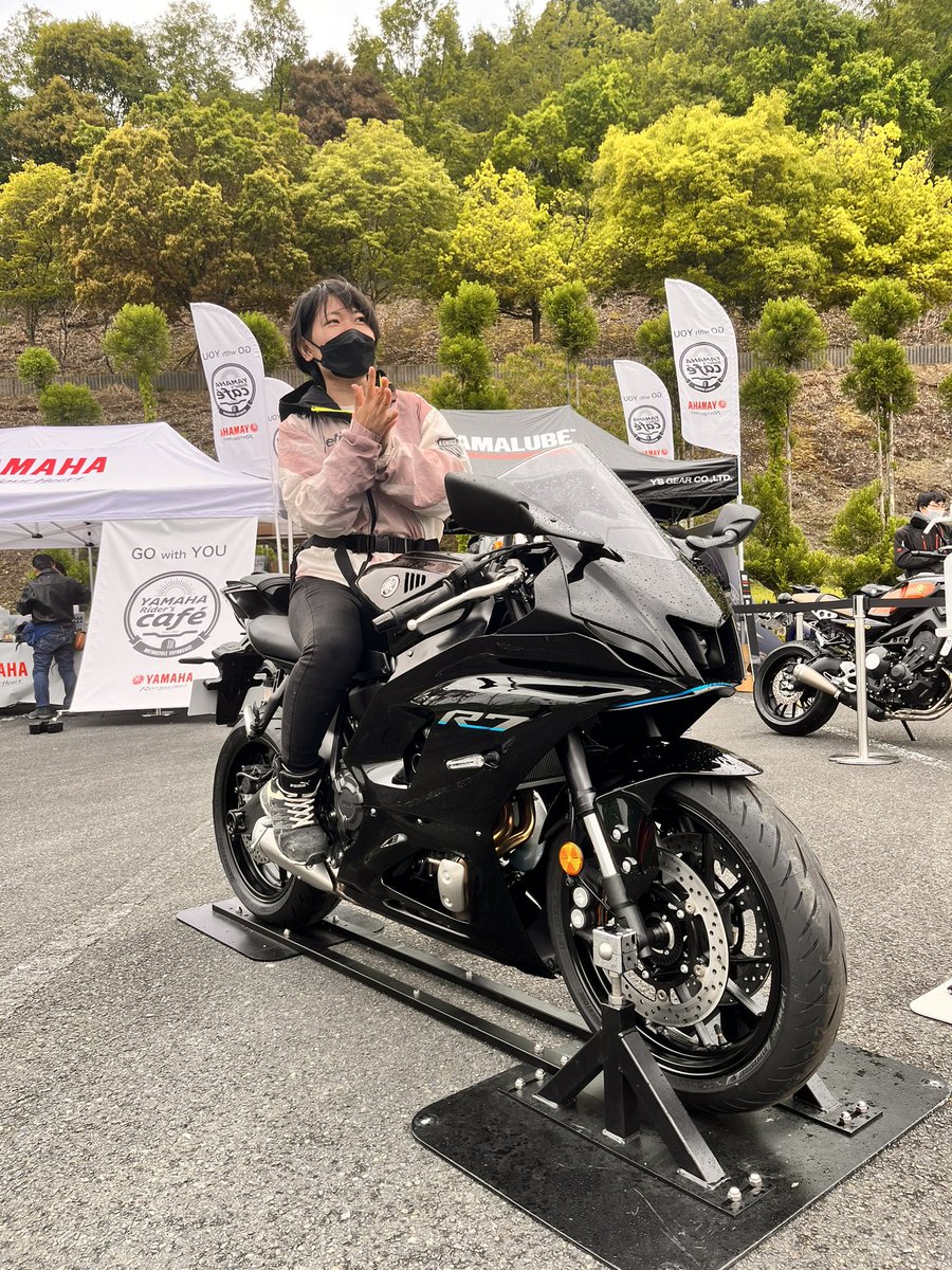 yo_na0228's tweet photo. 名前 :よーな
性別：女
年齢：26歳
住み：京都
身長：162
車種：YZF R6  リード
趣味：バイク  散歩
好き : 嫌いなもの以外

今年はバイクにいっぱいのる！

 #バイク乗りと繋がりたい 
#バイク乗りとして軽く自己紹介  
#YZFR6
#YAMAHA
#バイク女子
 #バイク好き https://t.co/z6WCW4XKAj