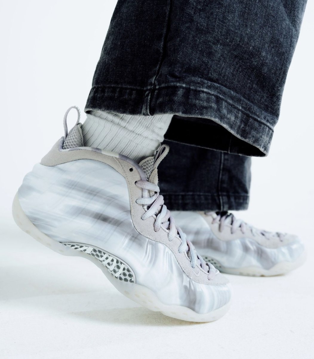 snkr_twitr's tweet photo. AD: Dropping 3/3
 Nike Foamposite One ‘Tech Grey‘

SNKRS US -> https://t.co/KCiqGUojoi https://t.co/gOOw6k1nhj