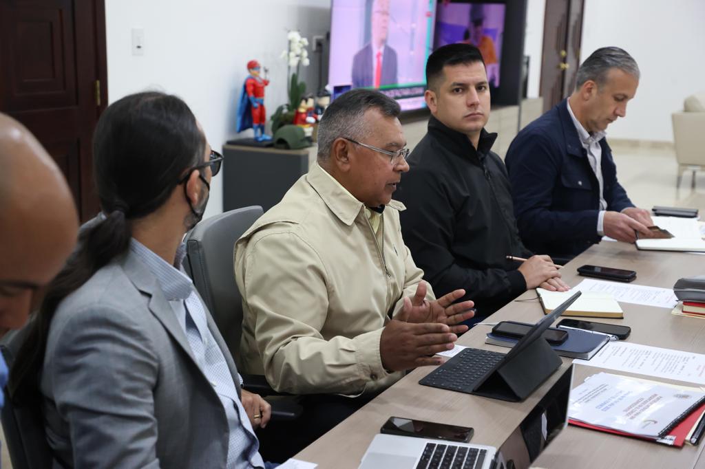 #EnFotos || La Vicepresidenta <a href="/delcyrodriguezv/">Delcy Rodríguez</a>, lideró este lunes una nueva reunión con integrantes del Consejo de Vicepresidentes Sectoriales, a fin de evaluar y profundizar las acciones del 1×10 del Buen Gobierno y las líneas de trabajo establecidas por Pdte. <a href="/NicolasMaduro/">Nicolás Maduro</a>.