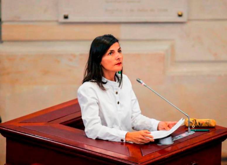 Están de acuerdo con la moción de censura contra Irene Vélez. 
Una ministra que manipule intencionalmente un informe para su beneficio y joder a los demás debe renunciar, no es de confiar 🔄 <a href="/IreneVelezT/">Irene Vélez-Torres</a>