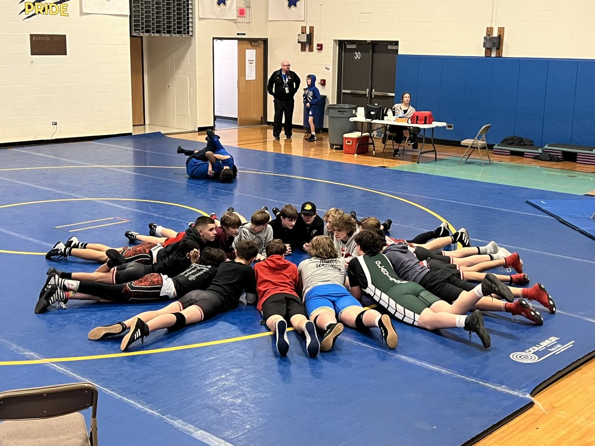OwenMiller2029's tweet photo. 🥈 place and moving onto sectionals at 90 lbs. @chad_kristie #generals #statebound #pinforthewin https://t.co/ZCJMdIa5rx
