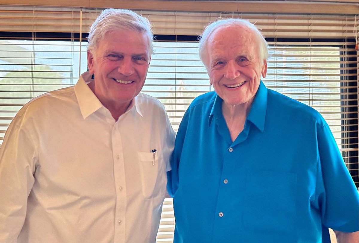 Franklin_Graham's tweet photo. God gave the vision for @YWAM to @LorenCunningham when he was only 20 years old. I was honored to visit and pray with Loren in his home today. He’s 87 years old now and his vision hasn’t dimmed. https://t.co/xocahnrbP0