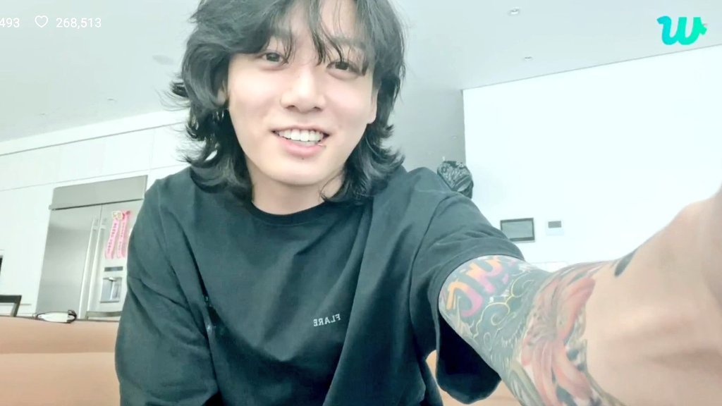 bangterest's tweet photo. 🐰: Me da flojera bañarme, alguien báñeme por favor.
@BTS_twt https://t.co/Z902kQH8XR