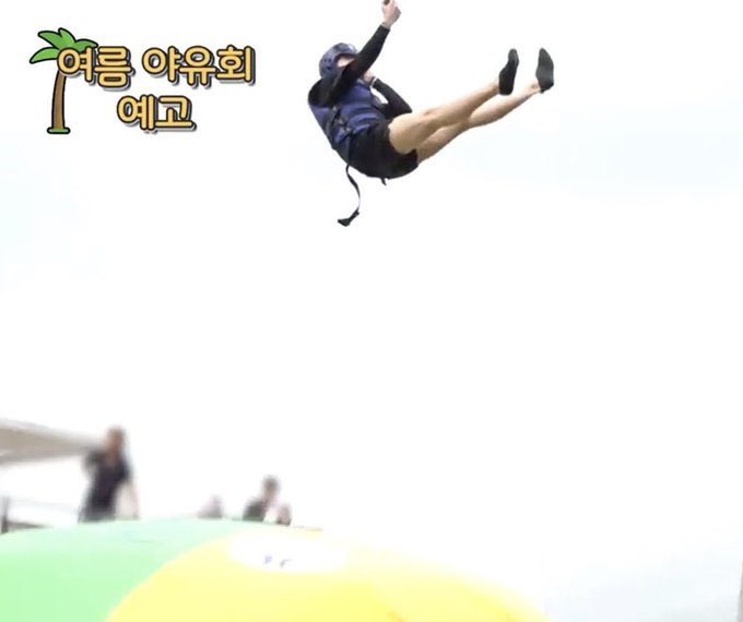 koogifs's tweet photo. jungkook flying (real!) https://t.co/x33U4WsSdf
