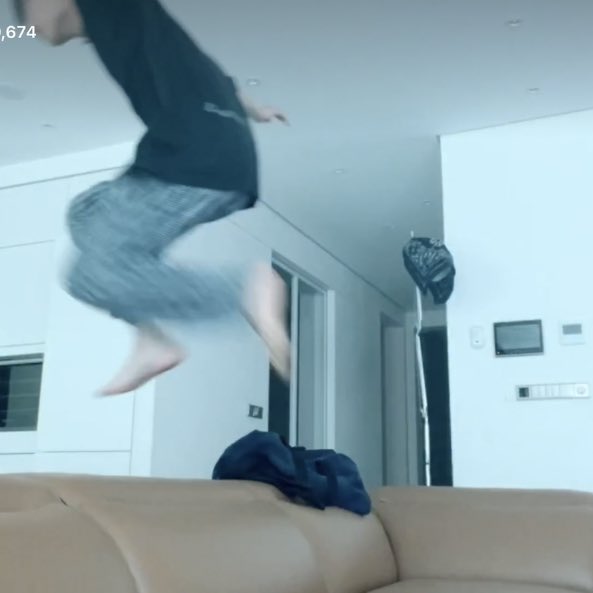 koogifs's tweet photo. jungkook flying (real!) https://t.co/x33U4WsSdf