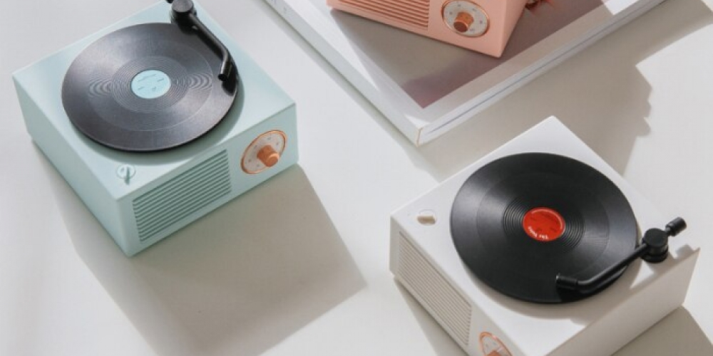 JustSweetHome1's tweet image. Excited to share this Vinyl Record Player Speaker! 📢 link justsweethome.com/vinyl-record-p… $39.95 $USD #lightidea #decoration #diydecor #homedecor #interiour4all #homeinspo #ModernHome #InteriorLovers