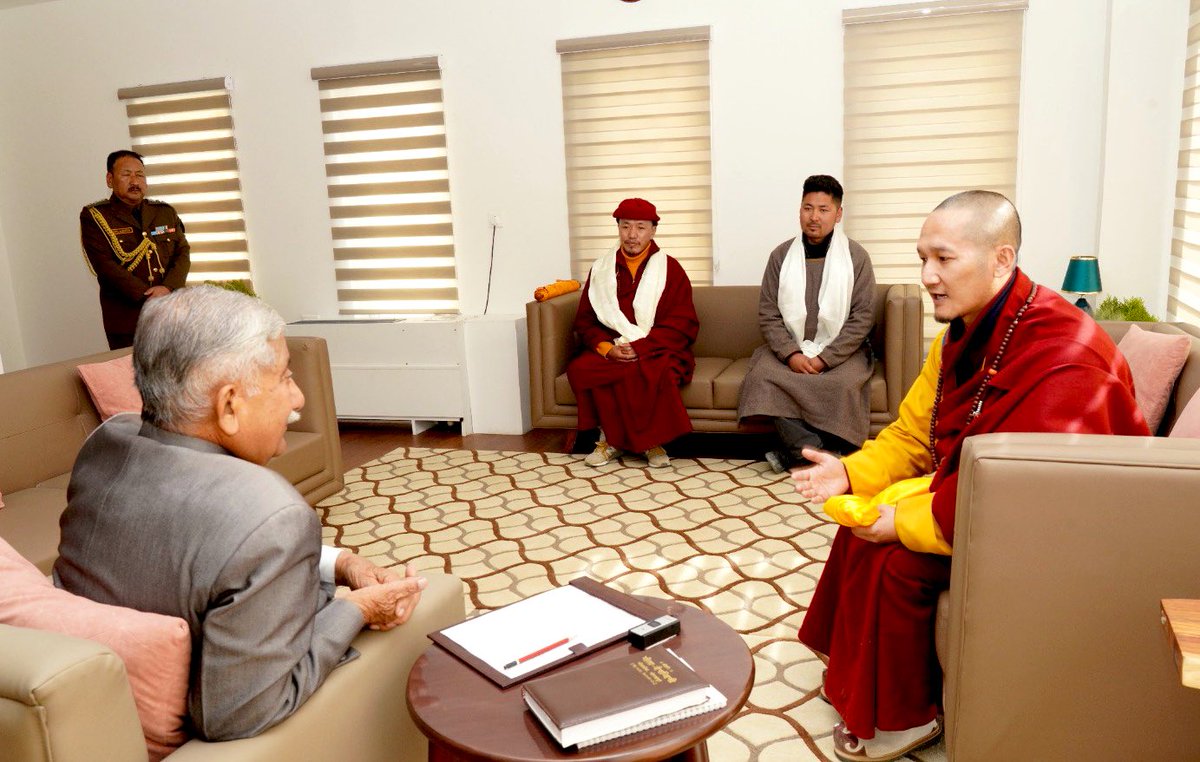 H’LG Ladakh, Brig (Dr) BD Mishra (Retd) met Kyabje Palga Rinpoche at Raj Niwas today.
The Rinpoche briefed Hon’ble LG on his social welfare activities, while the H’LG spoke of the need for all religious &amp; cultural Institutes to contribute in welfare of the people of Ladakh.