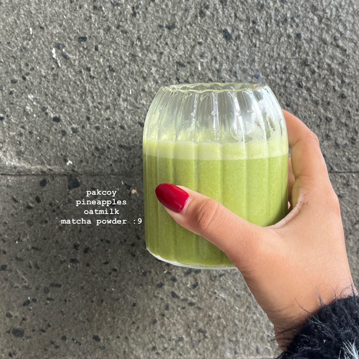 swextdemon's tweet photo. skrg berusaha rajin minum smoothies tiap pagi &amp; udh jalan sebulanan ini, beneran game changer buat ku krn bikin pencernaan lancar trs somehow bikin tetep kenyang sampe siang~~

tinggal campurin sayur &amp; buah + oatmilk! aku menghindary dairy product utk pagi hari hihi #syeeats https://t.co/QK3NNHBFKg