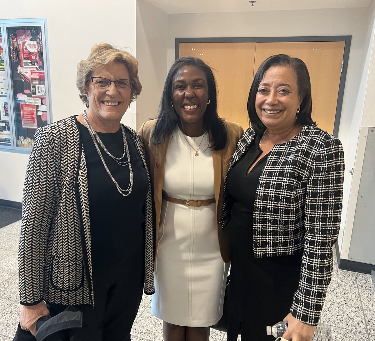 Dr_Paulevj's tweet image. Thank you Dean @angelafamar @UNLVnursing for the opportunity to visit your wonderful campus, faculty and students. It was an honor to give the lecture named after Dean Emeritus Carolyn Yucha. It all comes full circle ⭕️ #NursingScience #WomenInSTEM #NurseTwitter @NIAAAnews @NINR