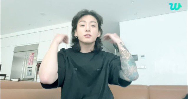 rockstarJKK's tweet photo. his hair 🫂 https://t.co/n6wLlfd6e9