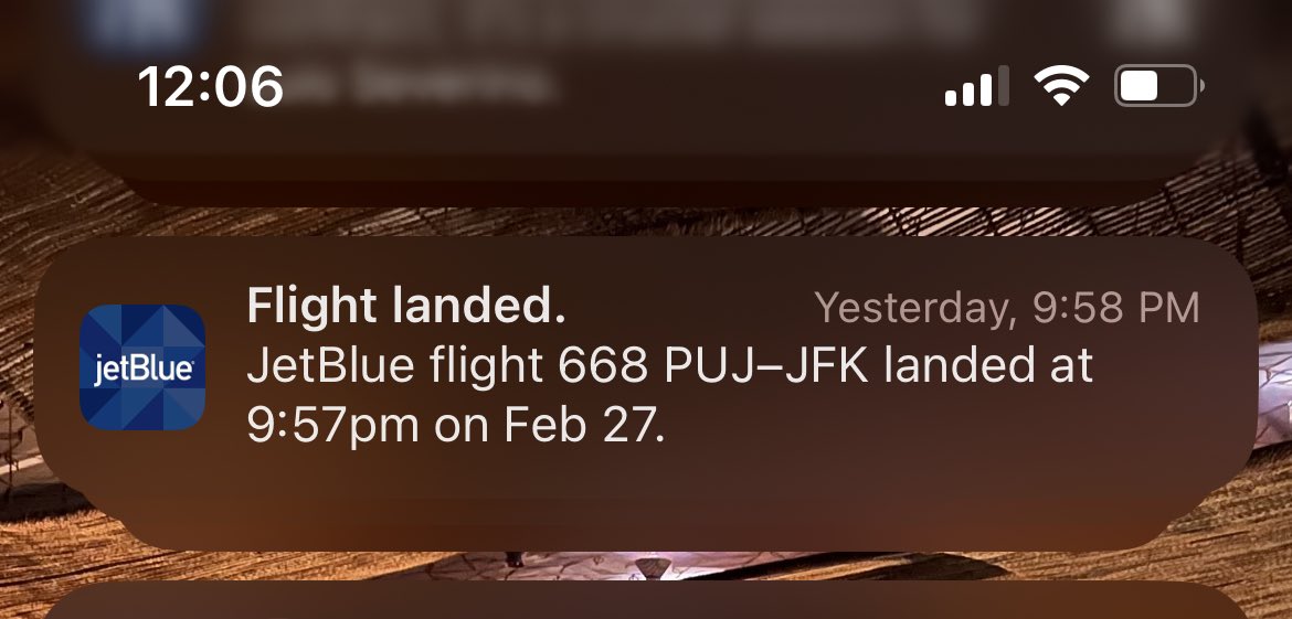 2bitmonkey's tweet image. We are still on the airplane. Unable to deplane. See the time. What’s up @JetBlue ???