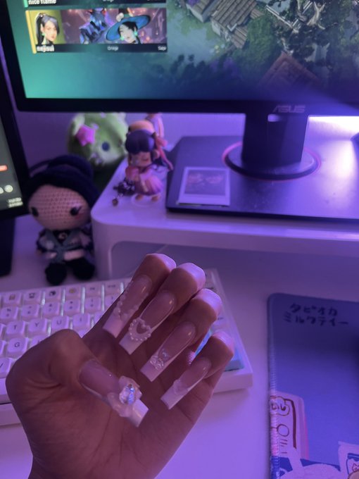 yes i'm a GIRL.yes i have long nails. yes i top frag as SAGE.  🤷&zwj;♀️💅 u can do anything! https://t.co