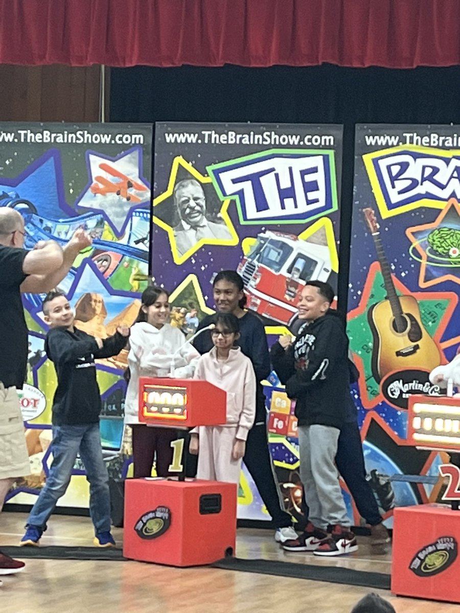 MrsMWright21's tweet image. Thank you PTO! Grade 5 had a blast! @ORHEagles21 @MrsWeiner21 #makingitfun #wehelpchildren