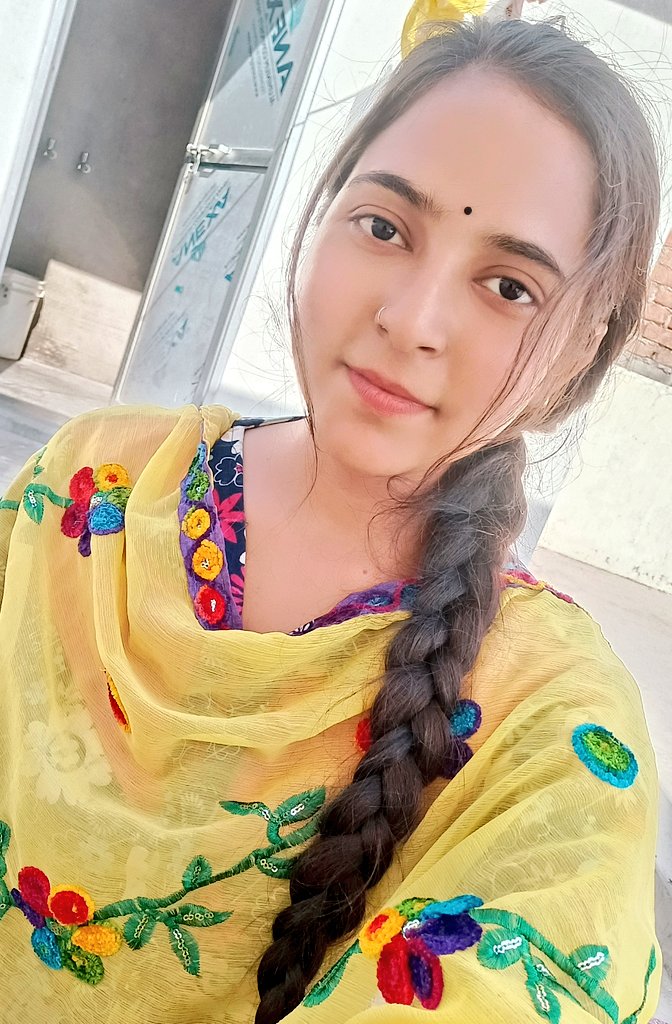 neetulpreet's tweet photo. 𝗧𝗵𝗲𝗿𝗲 𝗶𝘀 𝗯𝗲𝗮𝘂𝘁𝘆 𝗶𝗻 𝘀𝗶𝗺𝗽𝗹𝗶𝗰𝗶𝘁𝘆.
💛😊
@neetulpreet https://t.co/RlUQqyOGmq