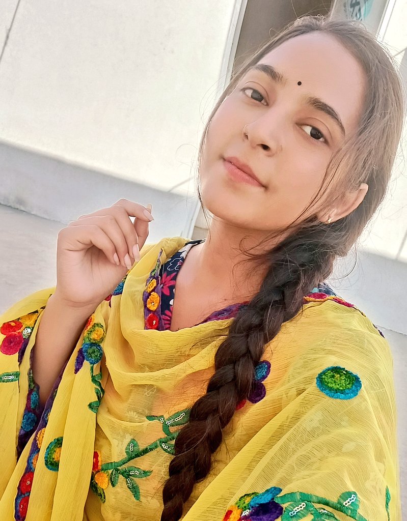 neetulpreet's tweet photo. 𝗧𝗵𝗲𝗿𝗲 𝗶𝘀 𝗯𝗲𝗮𝘂𝘁𝘆 𝗶𝗻 𝘀𝗶𝗺𝗽𝗹𝗶𝗰𝗶𝘁𝘆.
💛😊
@neetulpreet https://t.co/RlUQqyOGmq