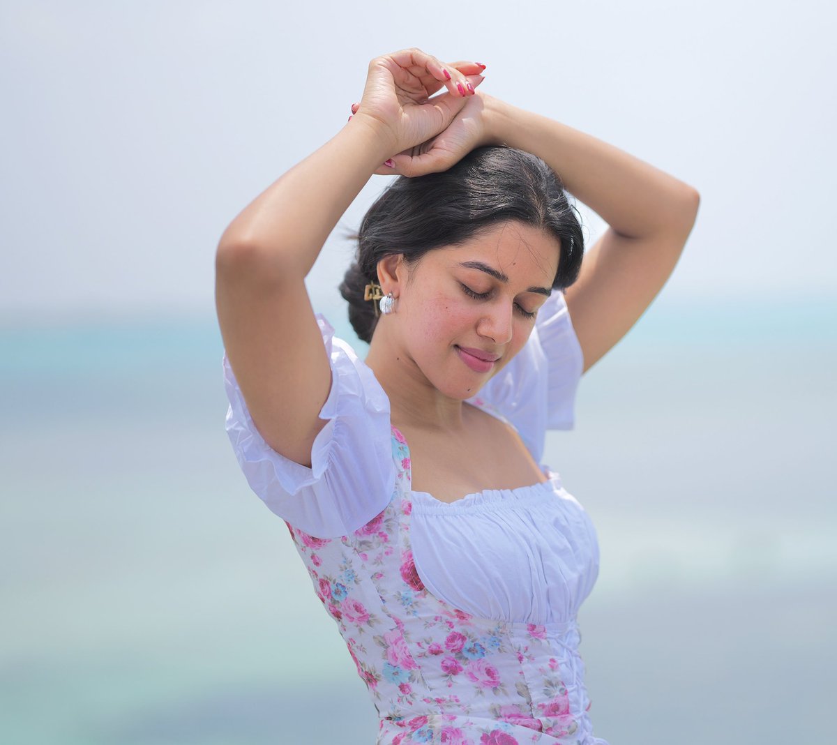 actress_mirror's tweet photo. Paradise 💜🏖️ isn't it 😍
#MirnaliniRavi #ActressMirror https://t.co/rAXRZRMirU
