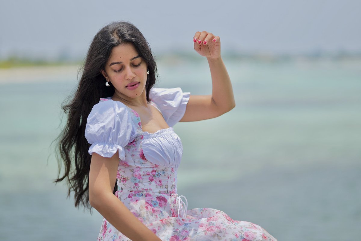 actress_mirror's tweet photo. Paradise 💜🏖️ isn't it 😍
#MirnaliniRavi #ActressMirror https://t.co/rAXRZRMirU