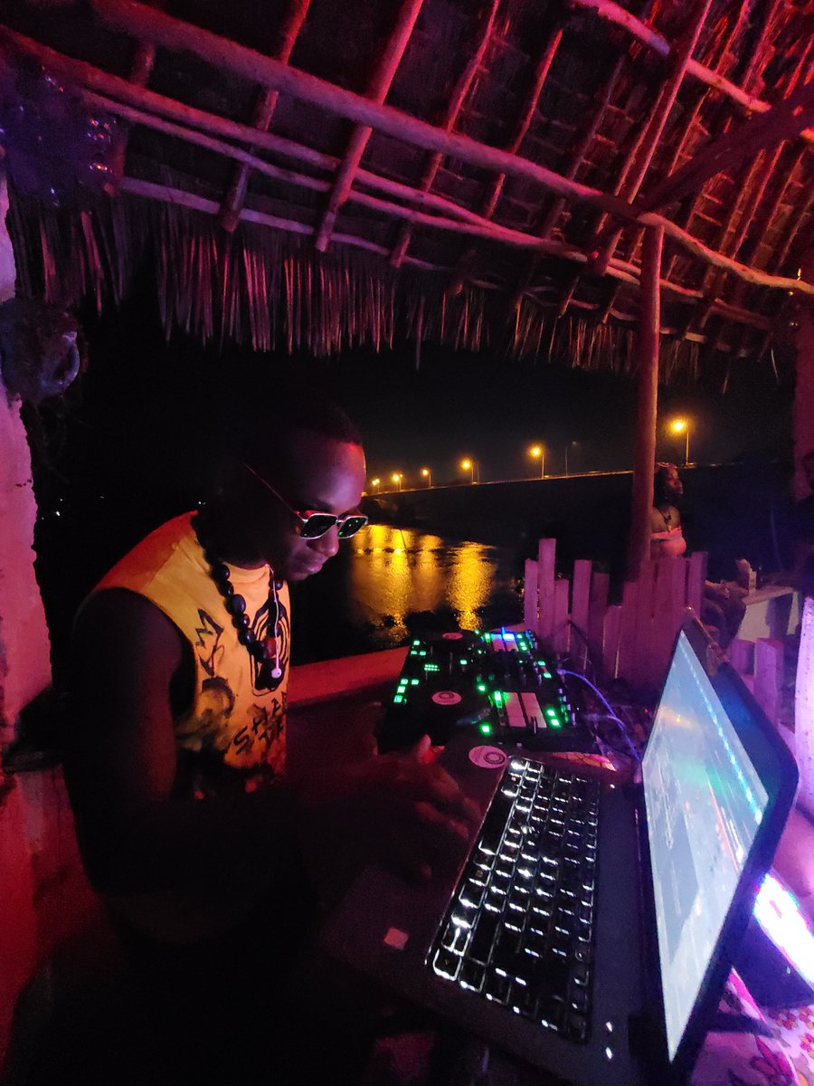 shangatatu's tweet image. Enjoy this four live hours of grooves from The Terrace Kilifi. Amapiano as we ascend higher into house frequencies. Stream,comment,share download via link below 👇🏽
#AfroHouse #Amapiano #MinimalHouse 

youtu.be/jbrjpS_ZCT0