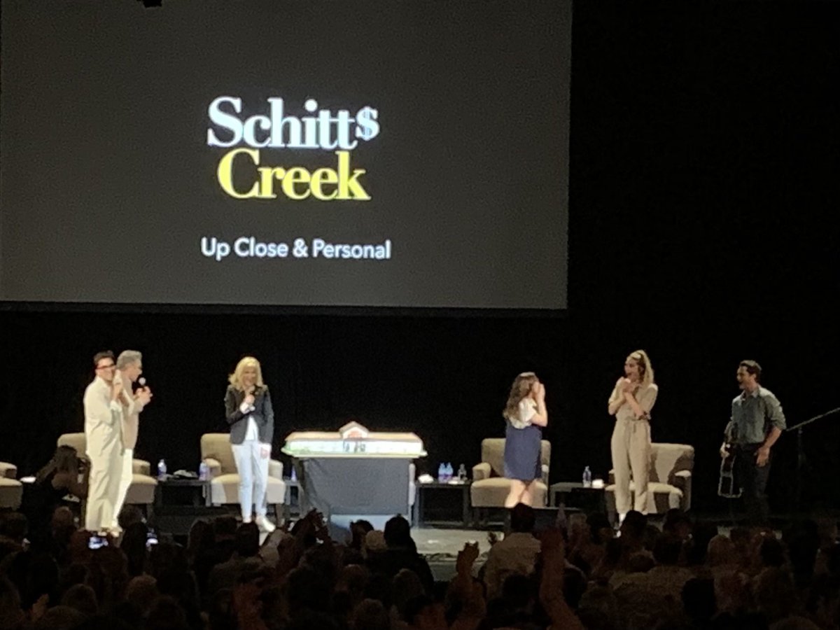 Miss_SnowCone's tweet photo. @wearetheschitt At the risk of butting in and being annoying, I attended this show, sang happy birthday to Dan and saw this cake wheeled out. It is imprinted on my brain. The impact this show has had on my life… https://t.co/e6eH55rKBr