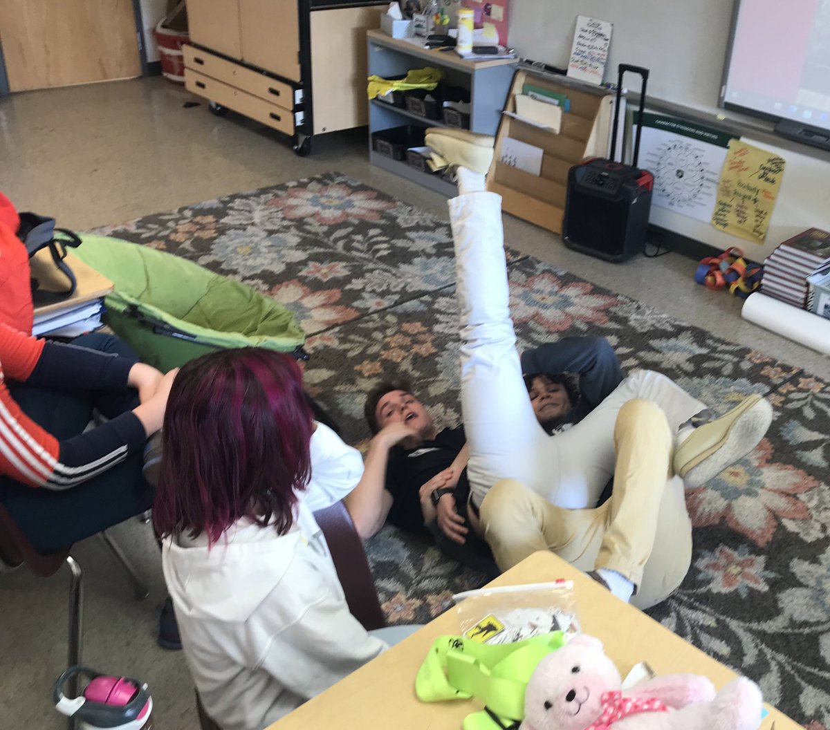 MNTNMVR_777's tweet photo. 🤼 All eyes were on @GMUWrestling’s #AlexFrowert and #NickFoster at their @EagleViewES visit today as they demonstrated a few super cool #BeUncommon wrestling moves—including floor techniques! (2/6)
#ICAAdoptASchool https://t.co/LVO5Uloxeq