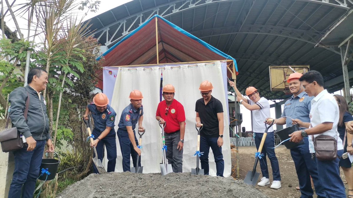 SibulanMPS's tweet photo. GROUND BREAKING OF PROBINSYANIHAN FOR THE LINGAP NG KASIMBAYANAN PARA MAMAMAYAN PROJECT https://t.co/SpIjPrR0a3