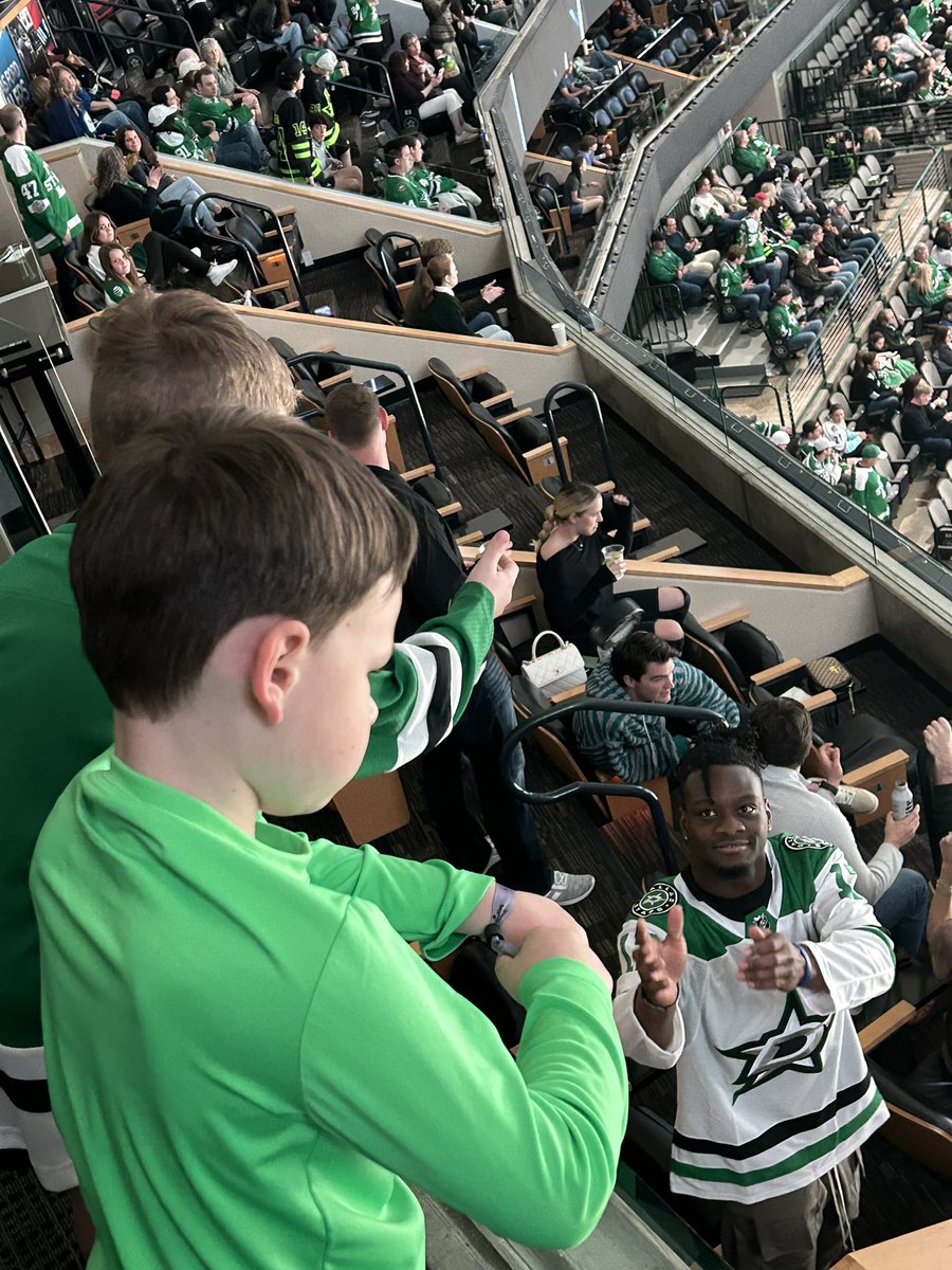 jrirby's tweet photo. when @SportsSturm @corbydavidson and Michael Gallup sign your puck! @DallasStars https://t.co/5cez7S9YMs