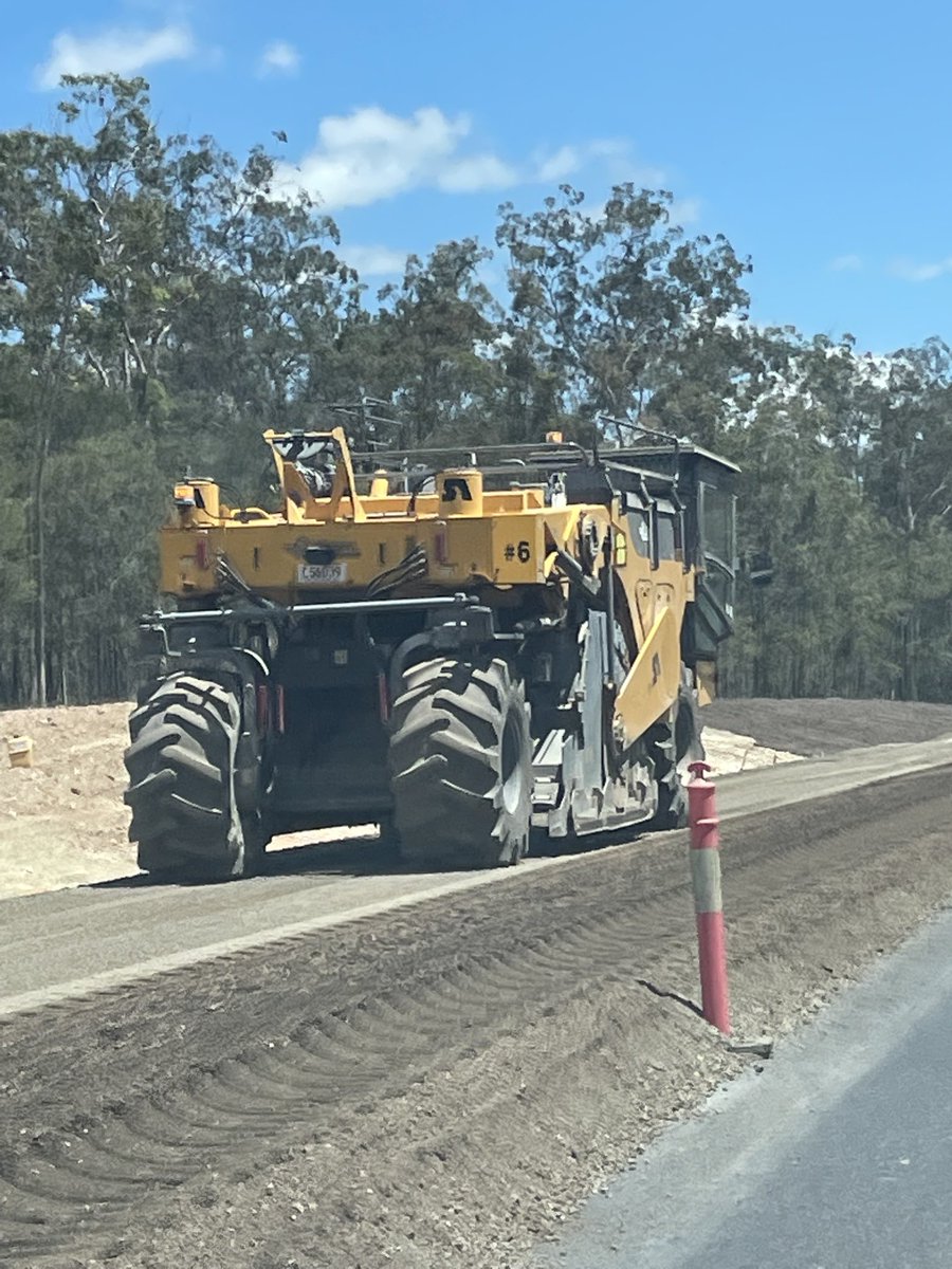 MarkBaileyMP's tweet photo. So many Bruce Highway upgrades underway between Hervey Bay and Isis Highway turnoff to Bundy under the @AnnastaciaMP Palaszczuk Labor Government - great to see four of the 45 Bruce highway upgrades underway right now between Cairns and SEQ today 😊👍 #safer #regionalQld https://t.co/XQPuTcZ2L7