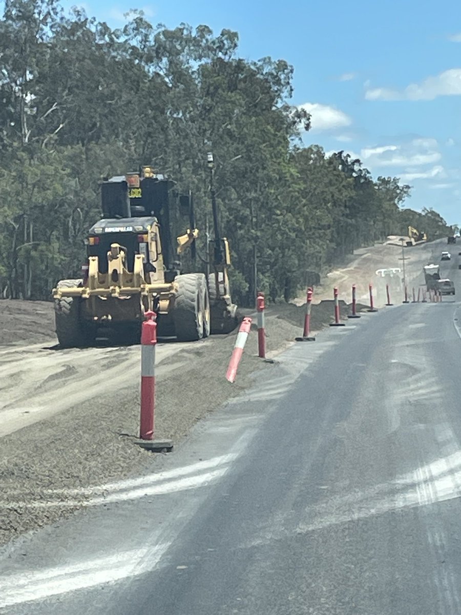 MarkBaileyMP's tweet photo. So many Bruce Highway upgrades underway between Hervey Bay and Isis Highway turnoff to Bundy under the @AnnastaciaMP Palaszczuk Labor Government - great to see four of the 45 Bruce highway upgrades underway right now between Cairns and SEQ today 😊👍 #safer #regionalQld https://t.co/XQPuTcZ2L7